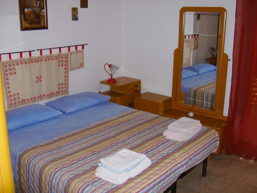 Bed & Breakfast 5 Di Spade Gioiosa Marea Cameră foto